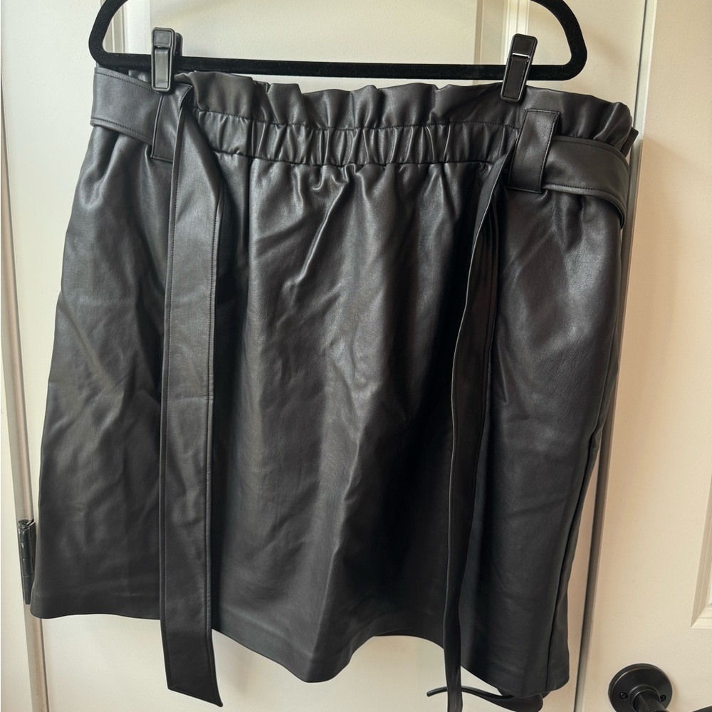 *NWT* Eloquii Elements Black Faux Leather Mini Skirt
